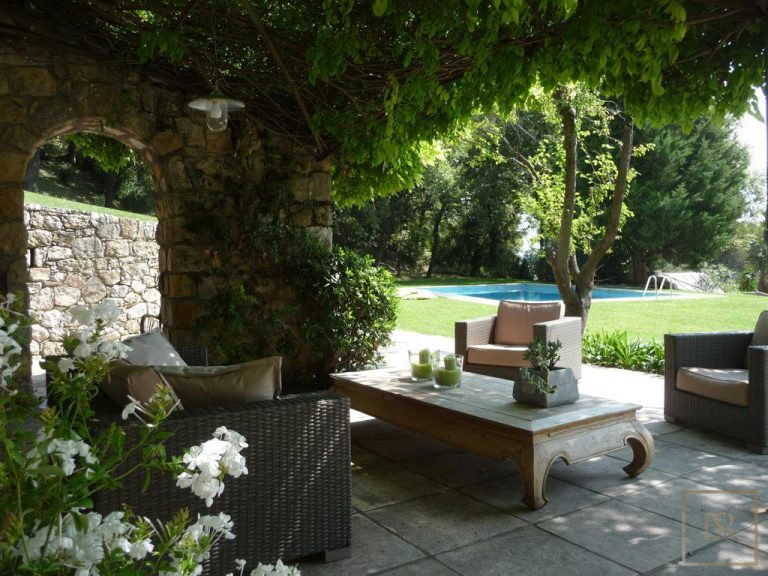 Farmhouse Century - Châteauneuf de Grasse, French Riviera available for sale For Super Rich